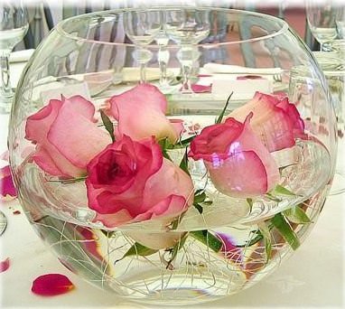Композиция на стол гостям 24 Цветочная композиция из роз