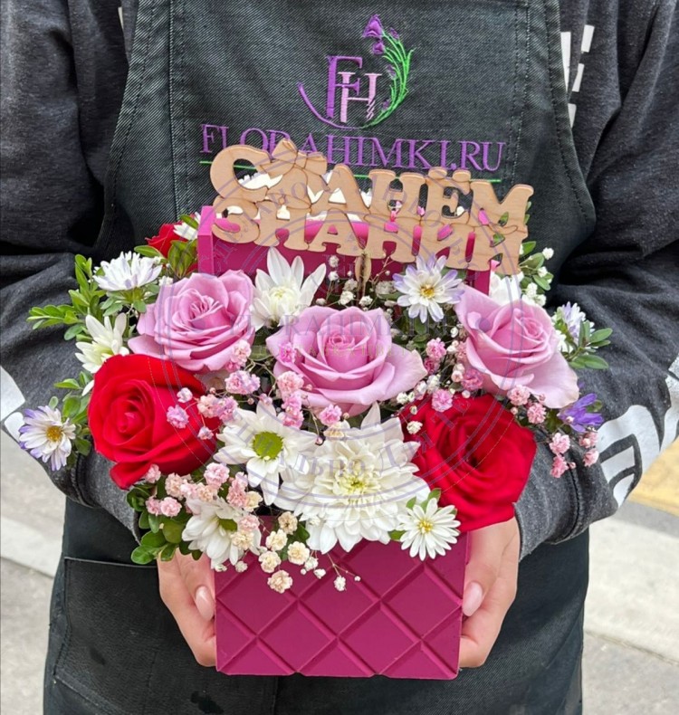 Композиция в цветочном ящике Осенний блюз Цветочный ящик наполненный розами и хризантемами
