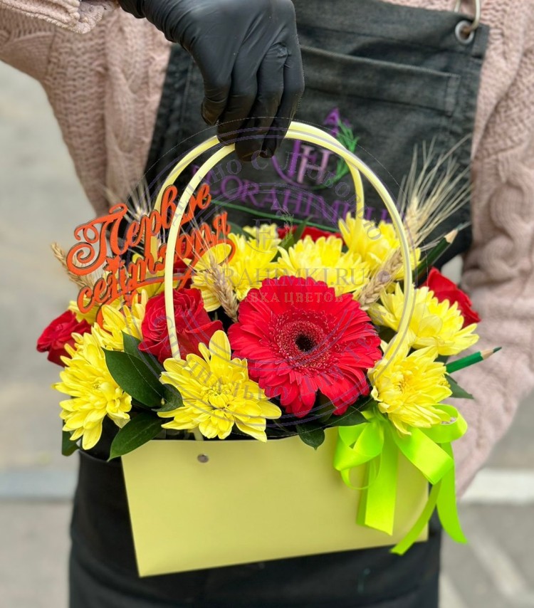 Цветочная сумочка Золотой сентябрь Цветочная сумочка из гербер и хризантем