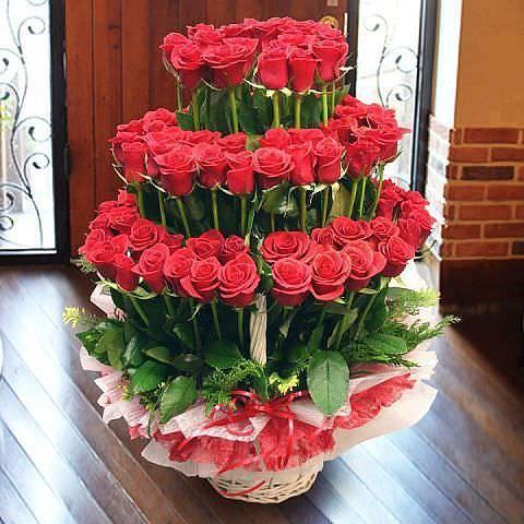 111 роз в корзине Корзина наполненная 111 красными розами.