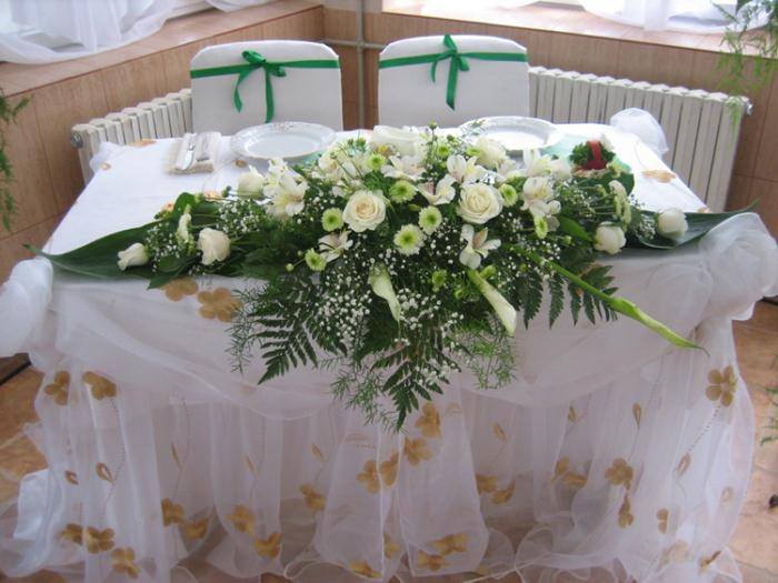  Свадебная композиция 27 Свадебная композиция из роз, хризантем, орхидей и калл