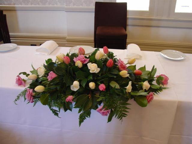  Свадебная композиция 109 Свадебная композиция из роз и тюльпанов