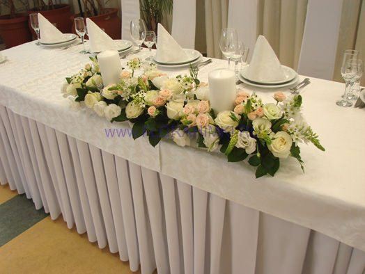 Свадебная композиция на стол 4 Композиция из роз и эустом