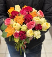 Букет из 25 разноцветных роз (Кения 50 см.)