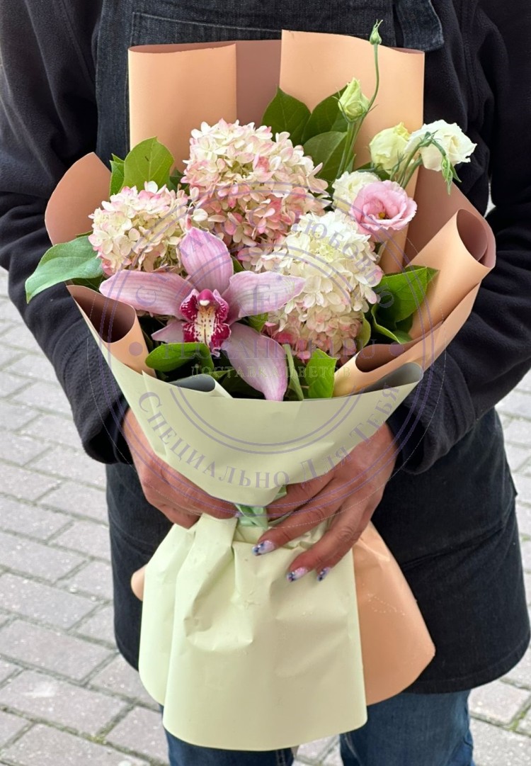 Букет Настоящая леди Букет собранный из гортензии и орхидеи