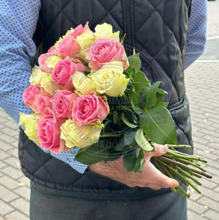 Белые и розовые розы Кения (50 см.)   Белые и розовые розы Кения (50 см.)