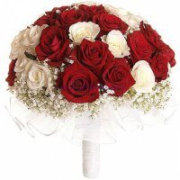 Свадебный букет  из красных и белых роз №44