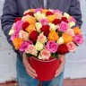 Шляпная коробка из 51 разноцветной розы кения - Шляпная коробка из 51 разноцветной розы кения
