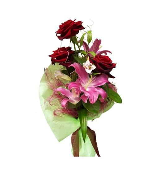Букет Летний блюз Изящный букет сочетает в себе строгость и элегантность роз с пышностью и нежностью лилий