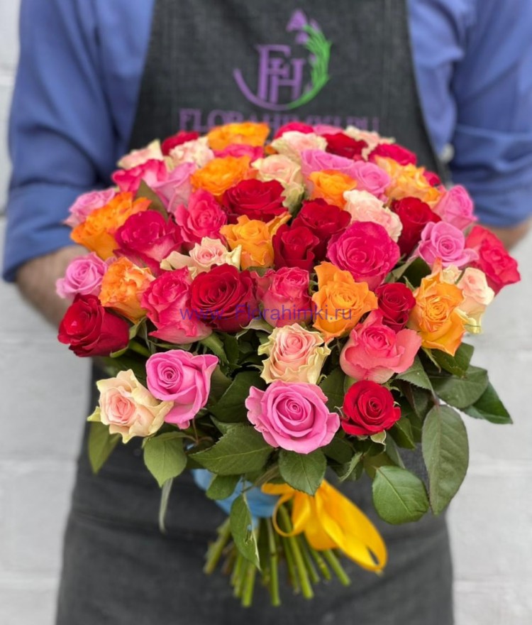 Букет из 51 разноцветной розы (40 см.) 51 разноцветная роза продается очень дешево в нашем магазине. 