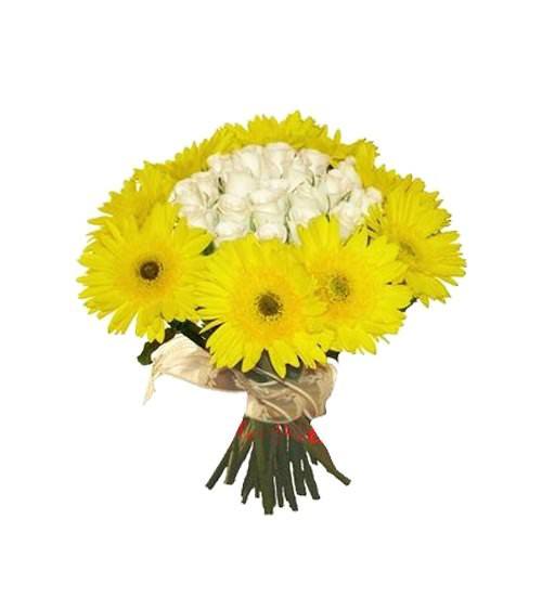 Букет Мэдисон Букет из ярких вызывающе желтых гербер в сочетании с мелкими белоснежными розами, украшенные бантом.