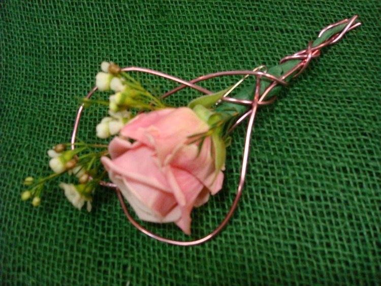 Бутоньерка 5 Бутоньерка из розовой розы