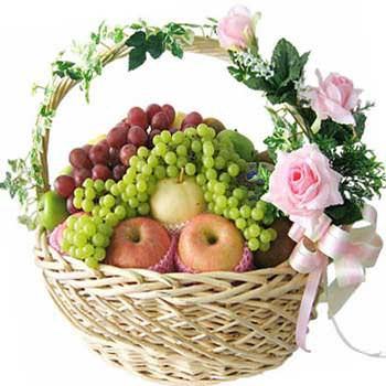 Подарочная корзина Фруктовая 4 Подарочная корзина с фруктами и цветами