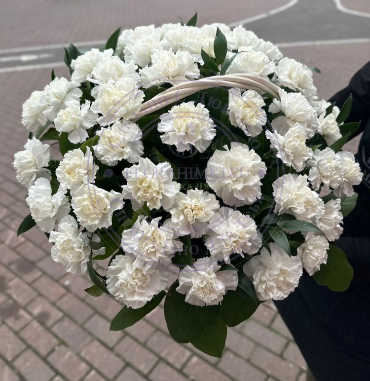 Корзина Цветок лотоса Корзина наполненная белыми гвоздиками