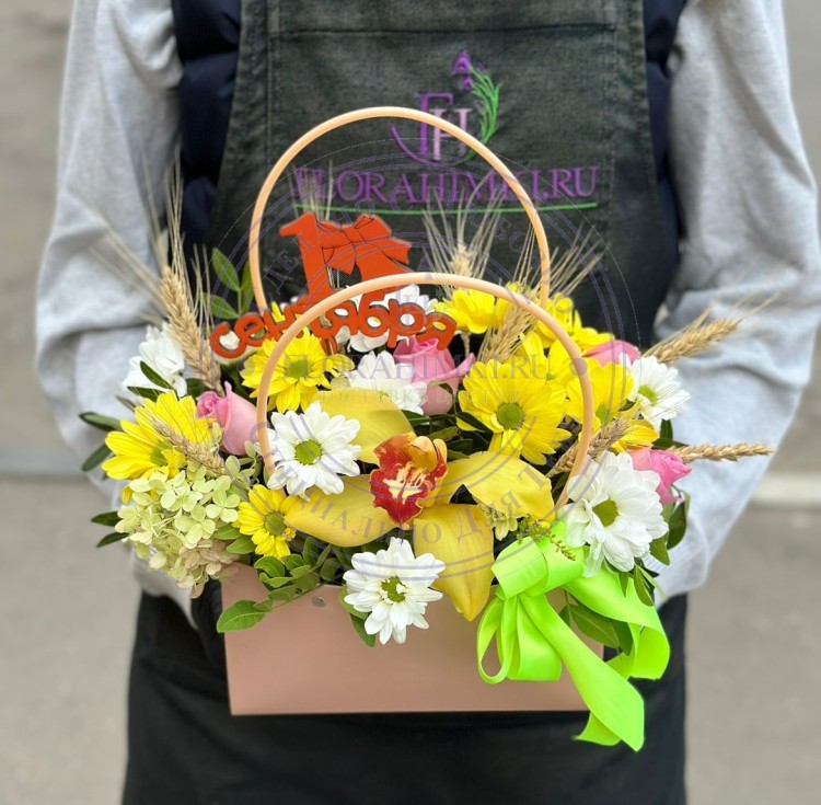 Цветочная сумочка Листопад Цветочная сумочка из гортензии, роз и орхидеи