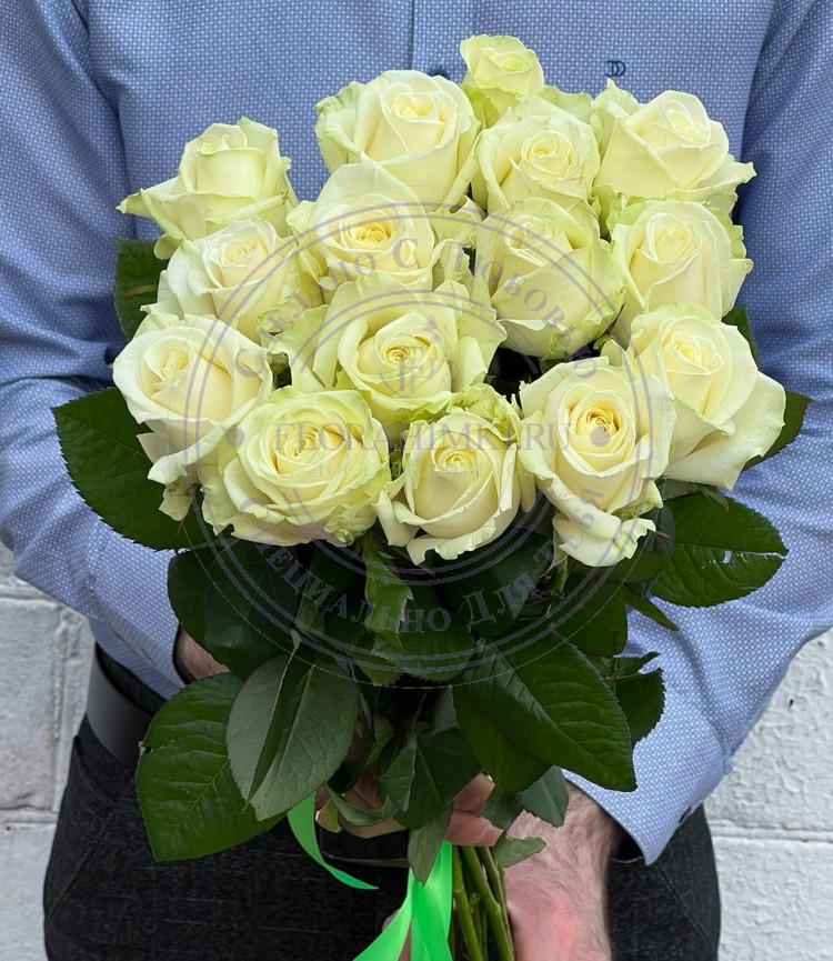 Букет из 15 белых роз 15 белых ароматных роз Аваланж (Avalanche) с превосходным качеством от Российского производителя
