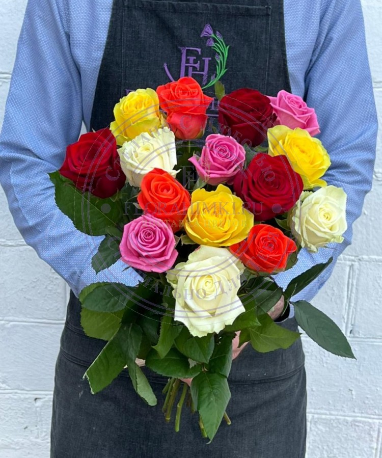 Букет из 15 разноцветных роз 15 разноцветных ароматных роз с превосходным качеством от Российского производителя