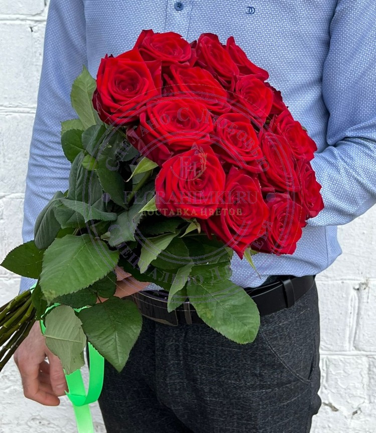 Букет из 11 красных роз 11 красных ароматных роз Ред Наоми с превосходным качеством от Российского производителя