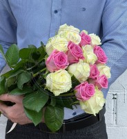 Букет из 11 бело-розовых роз 