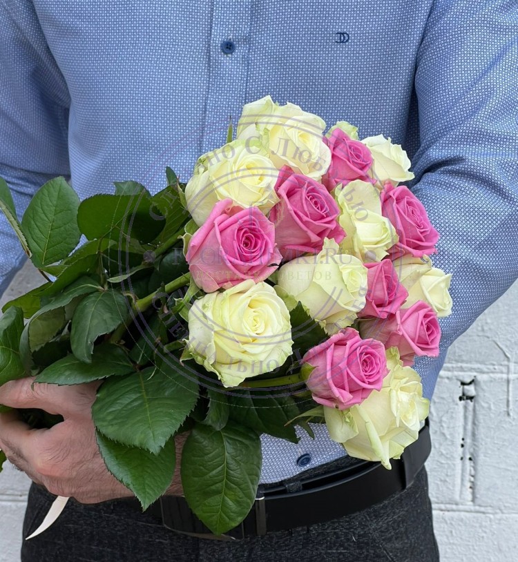 Букет из 11 бело-розовых роз  11 бело-розовых ароматных роз с превосходным качеством от Российского производителя