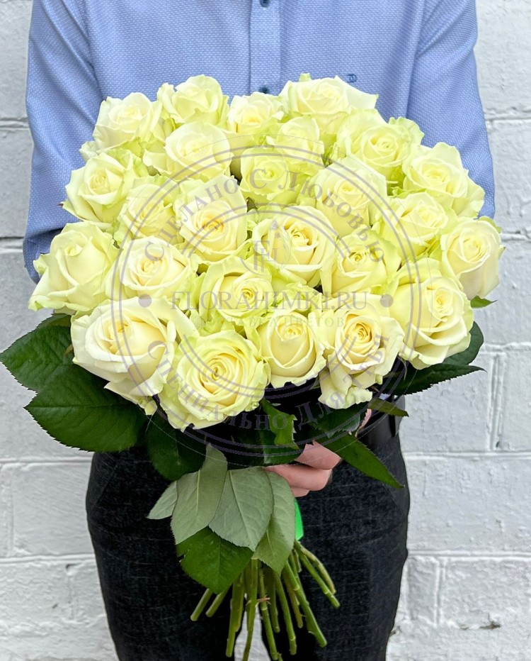 Букет из 25 белых роз 25 белых ароматных роз Аваланж (Avalanche) с превосходным качеством от Российского производителя