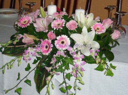 Свадебная композиция на стол 12 Композиция из роз, лилий, гербер и орхидей