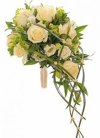 Букет невесты каскадный из роз Букет невесты из белых роз и эустом