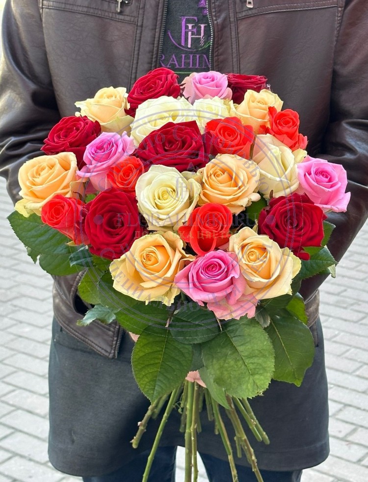 Букет из 25 разноцветных роз  25 разноцветных ароматных роз с превосходным качеством от Российского производителя