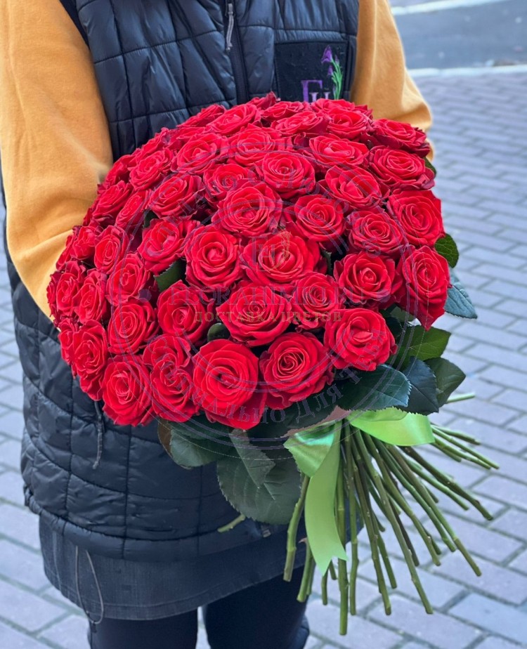 Букет из 35 красных роз   35 красных ароматных роз Ред Наоми с превосходным качеством от Российского производителя