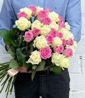 Букет из 35 бело-розовых роз